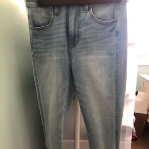 American Eagle High Rise Light Wash Skinny Jeans
